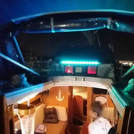 Πλωτό κατάλυμα Noches Magicas *